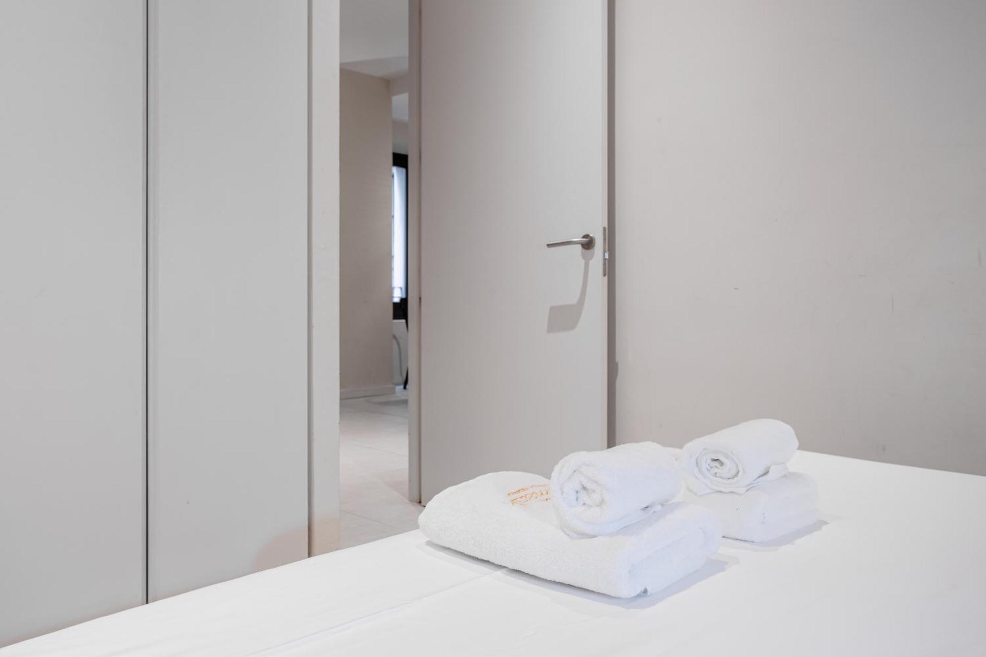 Apt 8 Geranio Girona Luaran gambar