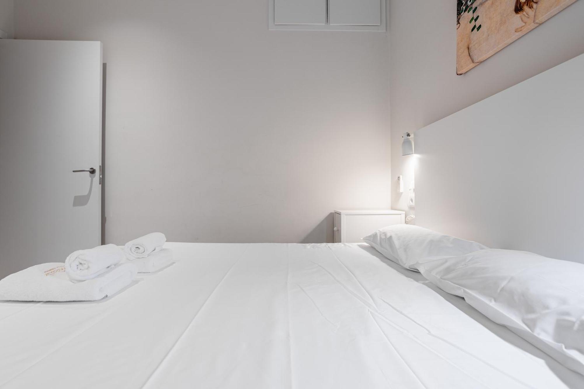 Apt 8 Geranio Girona Luaran gambar