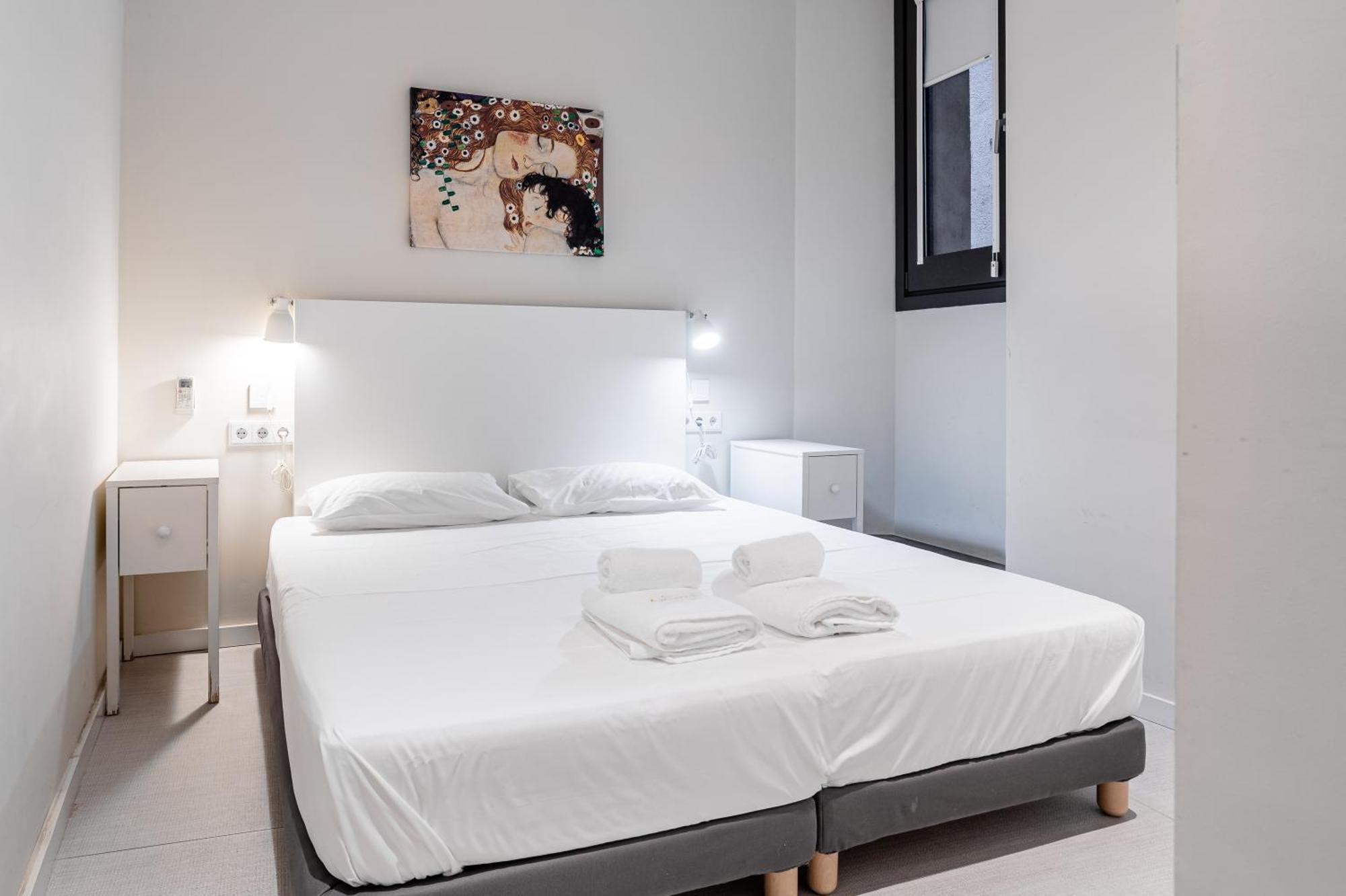 Apt 8 Geranio Girona Luaran gambar
